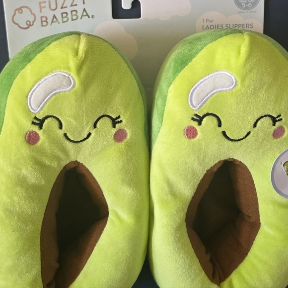 🥑 Adorable Avocado Slippers - Size 6 - Cozy & Cute! 🥑 - Picture 3 of 4